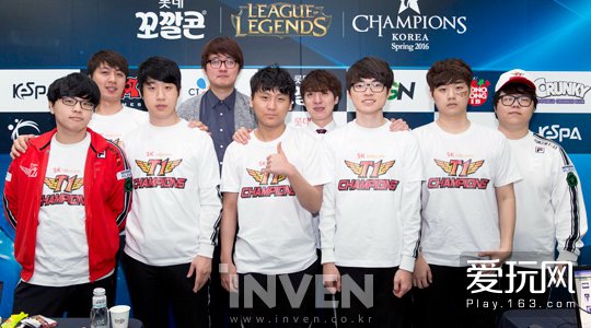 都展现出极 都展现出极